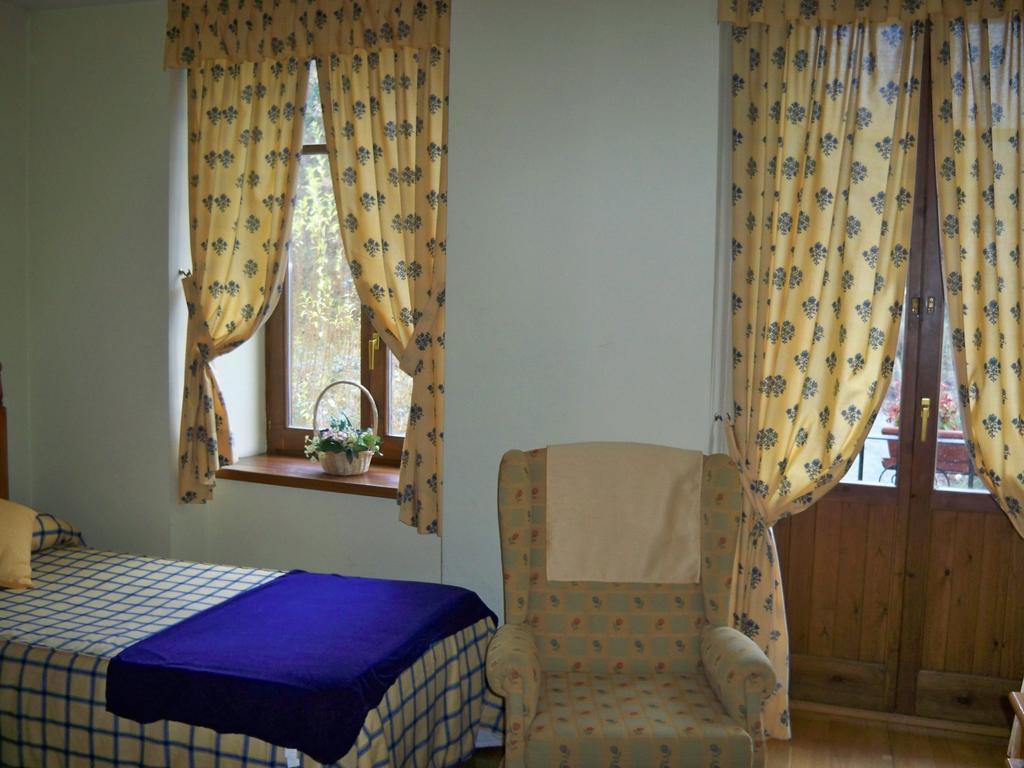 Casa Es Neres Hotel Les Room photo