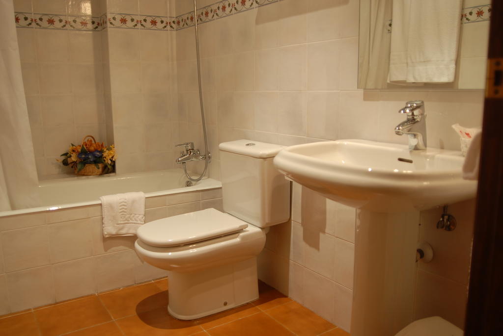 Casa Es Neres Hotel Les Room photo
