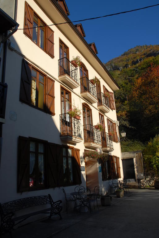 Casa Es Neres Hotel Les Exterior photo